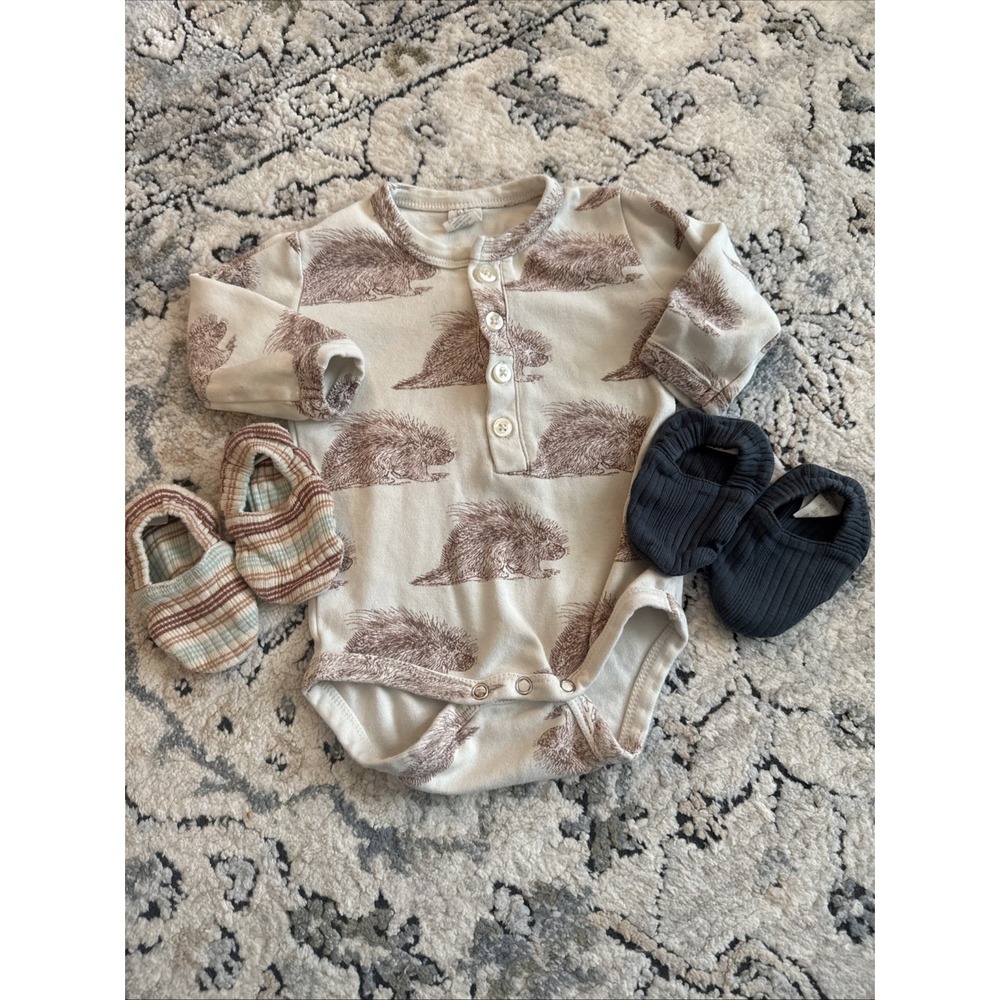 Kate Quinn 6-12 Porcupine One Piece and Two Pairs Of Booties Organic cotton